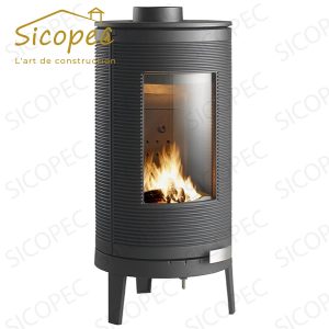 Poêle à bûches Invicta Okino Fonte Acier Contemporain Design Puissant Économique Écologique Caractéristiques techniques Puissance : 12 kW Rendement : 78% Volume de chauffe : 220 m3 Label Flamme Verte 7 étoiles Garantie : 10 ans Fonctionnalités Double combustion Airwash Régulation automatique Vitre panoramique Avantages Haute performance Faible consommation Émissions de CO2 réduites Design élégant Installation facile Fonctionnement silencieux Inconvénients Prix élevé Poids important Nécessite un conduit de fumée Mots-clés associés Bois de chauffage Granulés Flamme Chaleur Confort Maison Hiver Atmosphère Relaxation En plus des mots-clés, voici quelques phrases clés que vous pouvez utiliser pour décrire le poêle à bûches Invicta Okino : Un poêle à bûches contemporain et design Un appareil de chauffage performant et économique Un poêle à bois respectueux de l'environnement Une solution idéale pour chauffer votre maison en hiver Un poêle à bûches qui vous apportera confort et chaleur Voici quelques questions que vos clients potentiels pourraient se poser : Quelle est la puissance du poêle à bûches Invicta Okino ?