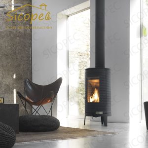 Poêle à bûches Invicta Okino Fonte Acier Contemporain Design Puissant Économique Écologique Caractéristiques techniques Puissance : 12 kW Rendement : 78% Volume de chauffe : 220 m3 Label Flamme Verte 7 étoiles Garantie : 10 ans Fonctionnalités Double combustion Airwash Régulation automatique Vitre panoramique Avantages Haute performance Faible consommation Émissions de CO2 réduites Design élégant Installation facile Fonctionnement silencieux Inconvénients Prix élevé Poids important Nécessite un conduit de fumée Mots-clés associés Bois de chauffage Granulés Flamme Chaleur Confort Maison Hiver Atmosphère Relaxation En plus des mots-clés, voici quelques phrases clés que vous pouvez utiliser pour décrire le poêle à bûches Invicta Okino : Un poêle à bûches contemporain et design Un appareil de chauffage performant et économique Un poêle à bois respectueux de l'environnement Une solution idéale pour chauffer votre maison en hiver Un poêle à bûches qui vous apportera confort et chaleur Voici quelques questions que vos clients potentiels pourraient se poser : Quelle est la puissance du poêle à bûches Invicta Okino ?